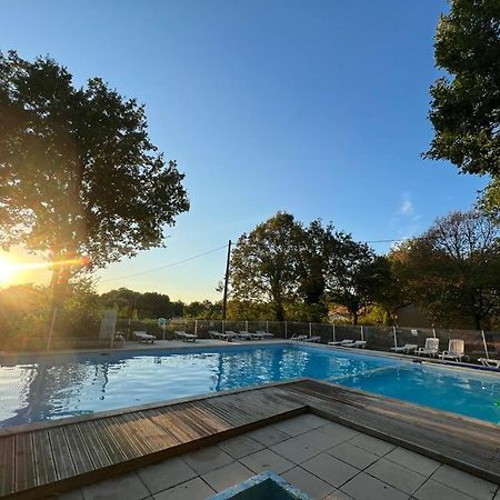 Emplacement Tente Camping Car Saint-Aubin-de-Nabirat Exterior foto